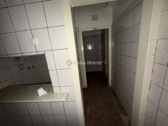 Eladó üzlethelyiség, Hódmezővásárhelyen 73.649 M Ft