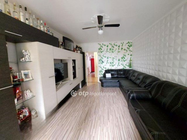 Eladó panellakás, Miskolcon 53 M Ft, 3 szobás