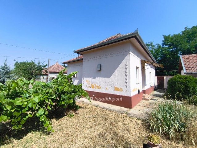 Eladó családi ház, Hunyán 8 M Ft, 2 szobás