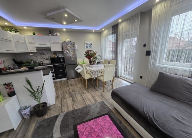 Eladó ikerház, Pécelen 88.378 M Ft, 4 szobás