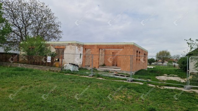 Eladó családi ház, Csémen 29.9 M Ft, 3 szobás