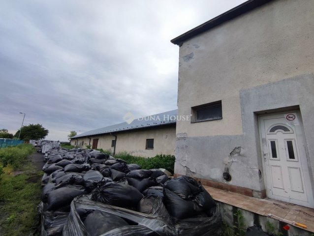 Eladó ipari ingatlan, Martonvásáron 890 M Ft