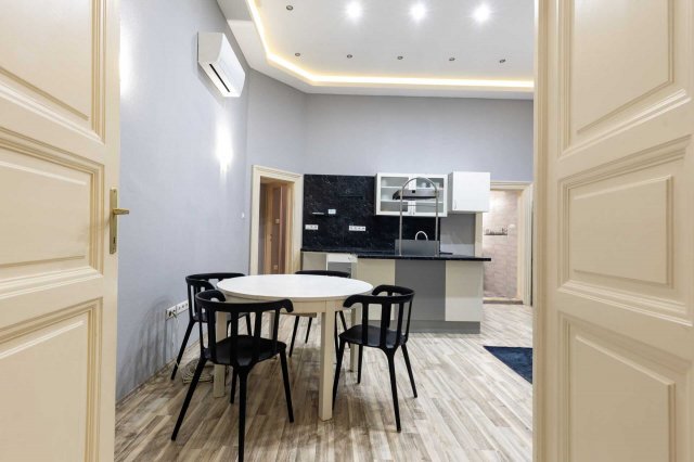 Kiadó téglalakás, albérlet, V. kerületben, Kossuth Lajos utcában