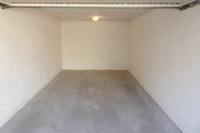 Kiadó ipari ingatlan, Pécsett, Alkotmány utcában 40 E Ft / hó