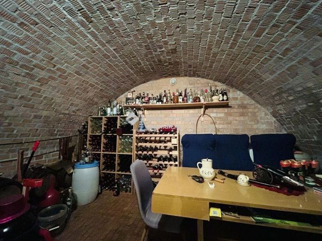 Eladó családi ház, Vecsésen 172 M Ft, 6 szobás