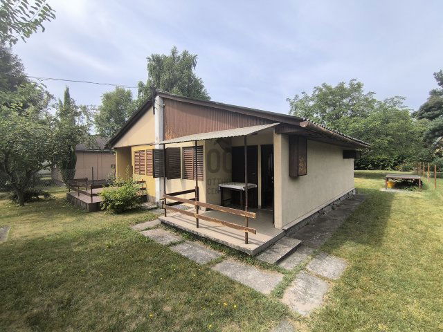 Eladó nyaraló, Balatonmáriafürdőn 39.9 M Ft, 3 szobás