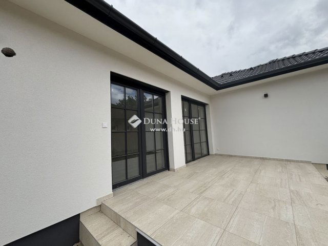 Eladó családi ház, Kecskeméten 99.9 M Ft, 5 szobás