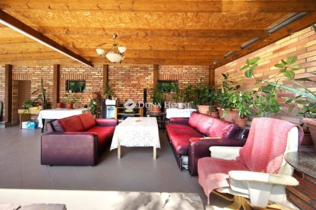 Eladó családi ház, Zsámbékon 179.9 M Ft, 5 szobás