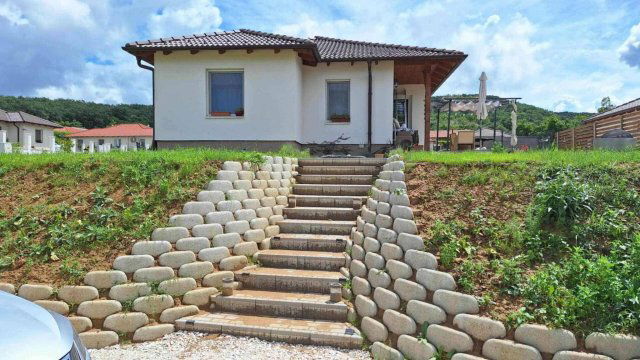 Eladó ikerház, Pilisjászfalun 99.9 M Ft, 3 szobás