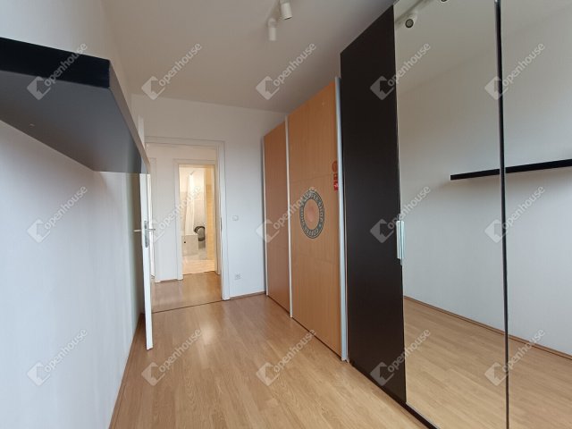 Eladó téglalakás, Sopronban 89.9 M Ft, 4 szobás