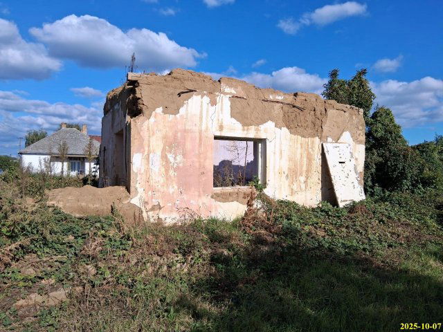 Eladó családi ház, Őrön 1.6 M Ft, 1+1 szobás