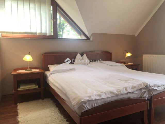 Eladó hotel, Zebegényben 440 M Ft, 16 szobás