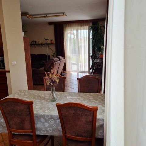 Eladó családi ház, Veszprémben 149.9 M Ft, 8+2 szobás