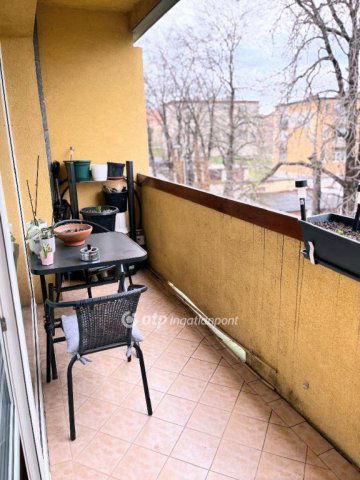 Eladó téglalakás, Pécsett 39.5 M Ft, 1+1 szobás