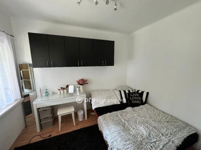 Eladó családi ház, Szigetszentmiklóson 92.5 M Ft, 4 szobás