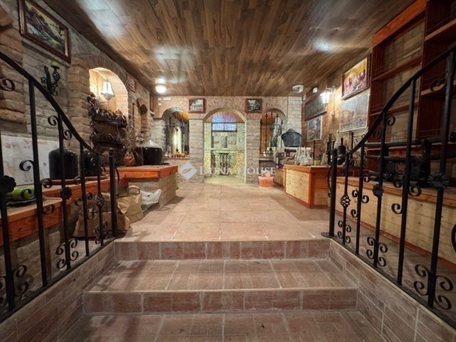 Eladó családi ház, Kecskeméten 94.9 M Ft, 8 szobás