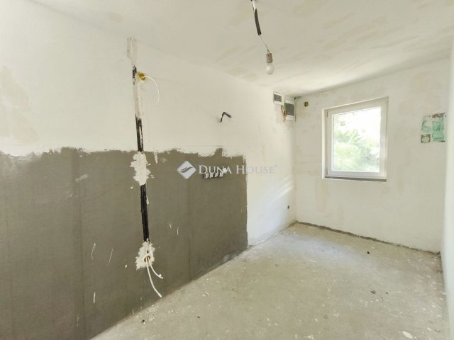 Eladó nyaraló, Tasson 33 M Ft, 3 szobás / költözzbe.hu