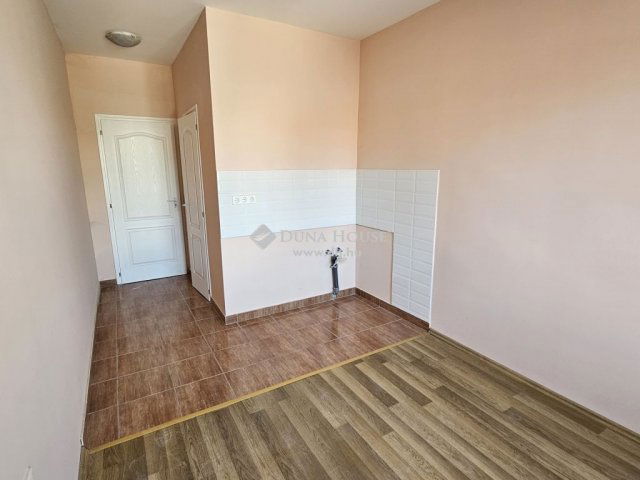 Eladó családi ház, Tápióbicskén 59.5 M Ft, 5 szobás