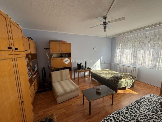 Eladó panellakás, Kecskeméten 34.5 M Ft, 1 szobás