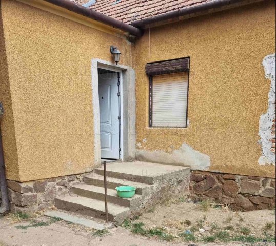 Eladó családi ház, Újkéren 27.9 M Ft, 3 szobás