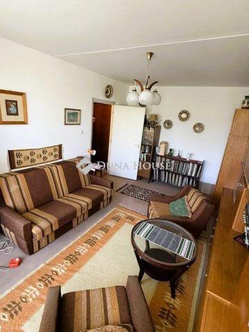 Eladó panellakás, Pécsett, Mátyás Flórián téren 39.5 M Ft