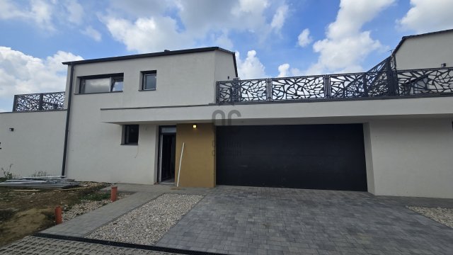 Eladó családi ház, Budajenőn 189 M Ft, 5 szobás