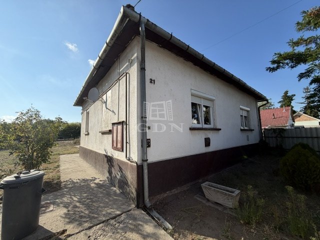 Eladó családi ház, Sándorfalván 59.9 M Ft, 4 szobás