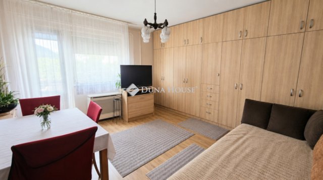 Eladó téglalakás, Szigetszentmiklóson 52.9 M Ft, 2 szobás