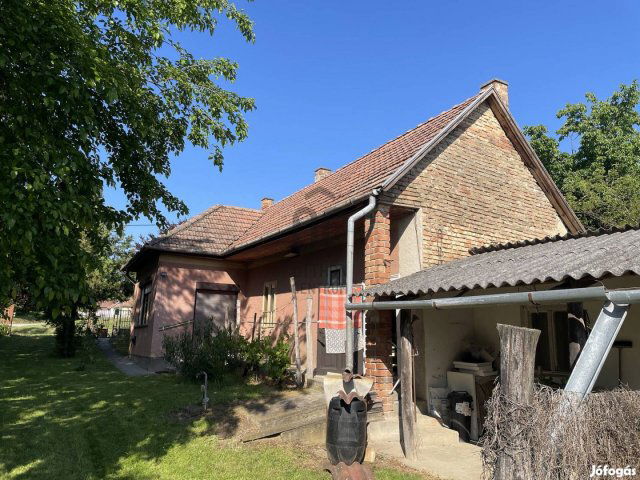 Eladó családi ház, Telekin 31.5 M Ft, 2 szobás