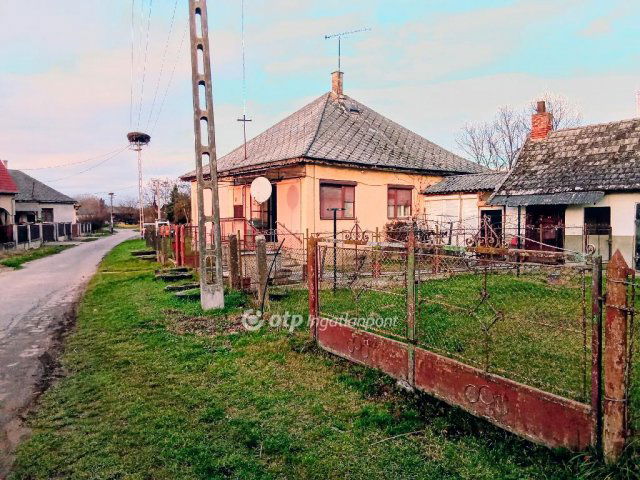 Eladó családi ház, Kölcsén 11.75 M Ft, 2 szobás