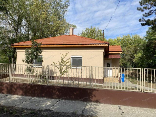 Eladó családi ház, Kunbaracson 33.9 M Ft, 2 szobás