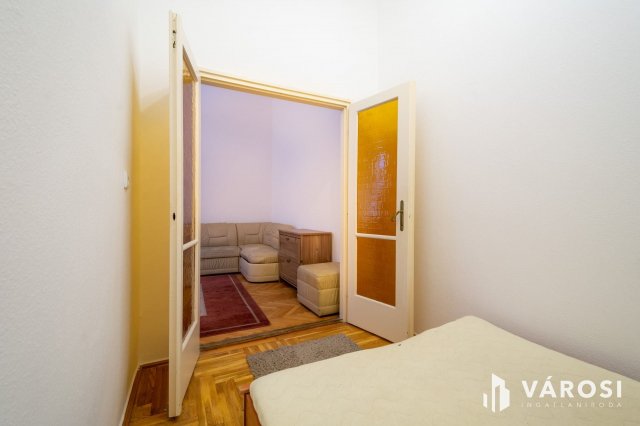 Eladó téglalakás, Budapesten, V. kerületben 64.8 M Ft, 1 szobás