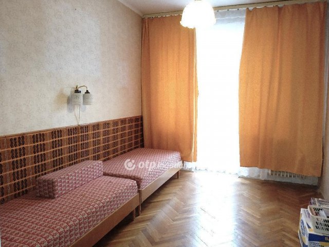 Eladó téglalakás, Ajkán 35.5 M Ft, 2 szobás