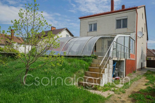 Eladó családi ház, Csornán 84.9 M Ft, 4 szobás