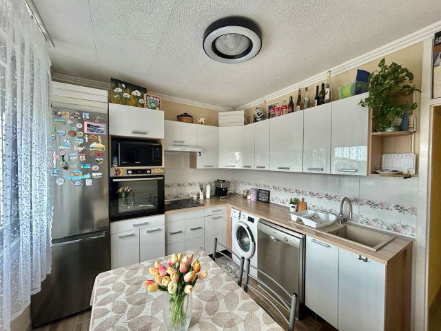 Eladó téglalakás, Nyíregyházán 49.99 M Ft, 2+2 szobás