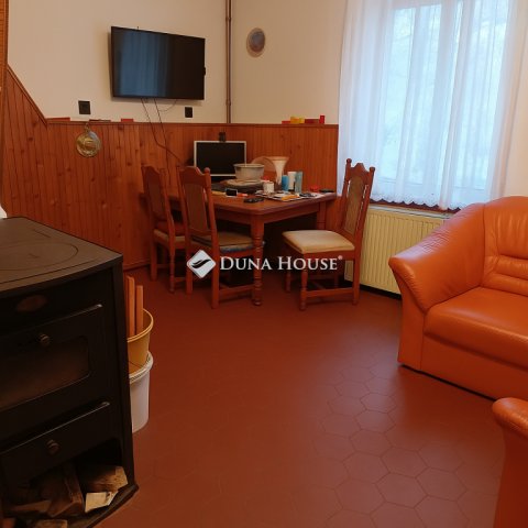 Eladó nyaraló, Dányon 44 M Ft, 3 szobás / költözzbe.hu