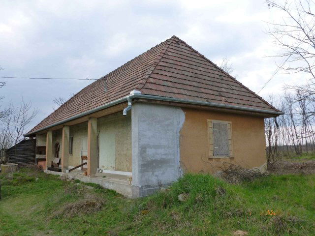 Eladó családi ház, Pilisen 14.5 M Ft, 2 szobás