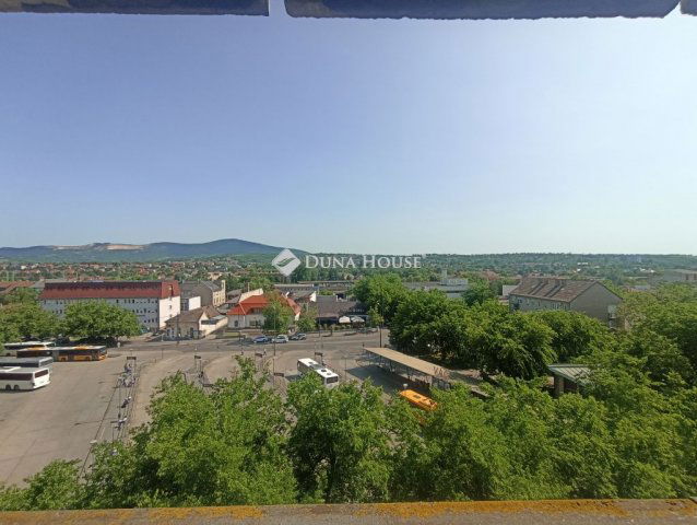 Eladó panellakás, Vácon 57 M Ft, 2 szobás / költözzbe.hu