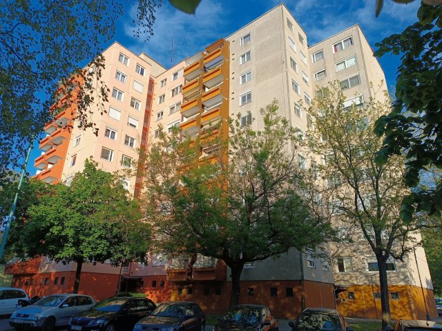 Eladó panellakás, Ajkán, Tűzoltó utcában 39.8 M Ft, 1+2 szobás