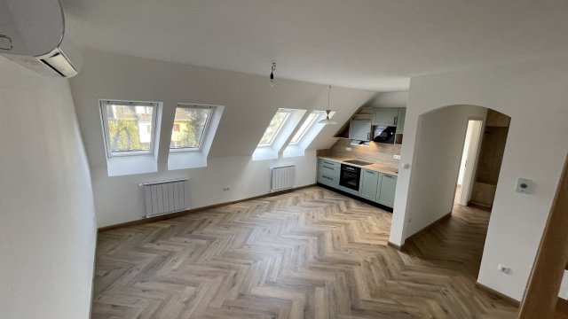 Eladó téglalakás, Győrött 82 M Ft, 3 szobás