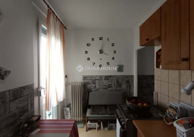 Eladó panellakás, Pécsett 39.5 M Ft, 2 szobás