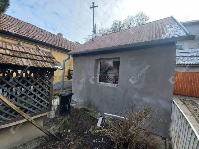 Eladó családi ház, Kaposváron 19.9 M Ft, 2 szobás