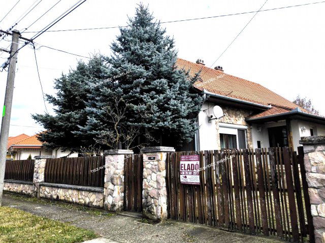 Eladó családi ház, Szolnokon 59.9 M Ft, 4+1 szobás