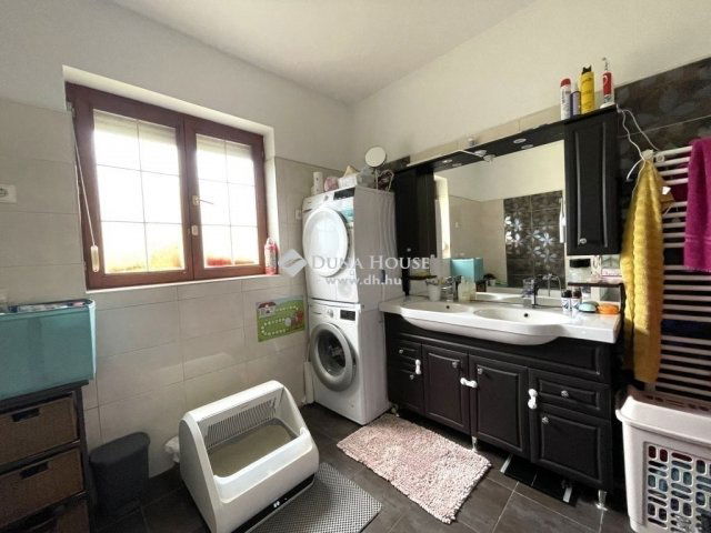 Eladó családi ház, Fóton 229 M Ft, 7 szobás