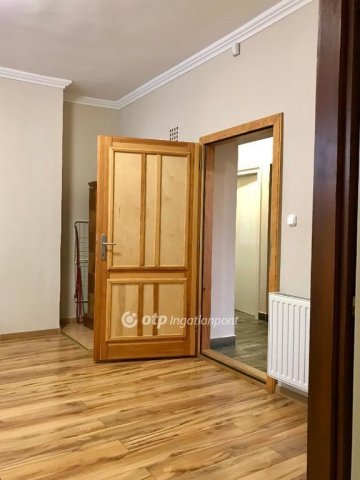 Eladó családi ház, Eplényen 99.99 M Ft, 4+2 szobás