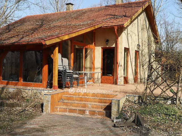 Eladó nyaraló, Takácsin 547.4 M Ft, 11 szobás