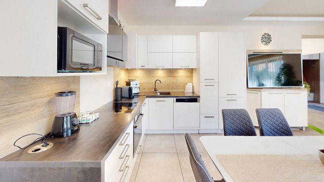 Eladó téglalakás, Szombathelyen 99.9 M Ft, 4 szobás