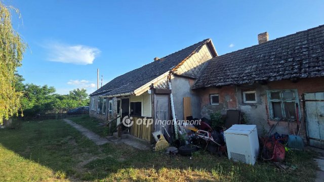Eladó családi ház, Daruszentmiklóson 11.9 M Ft, 2 szobás