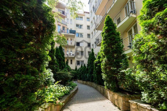 Eladó téglalakás, Budapesten, VI. kerületben 67.5 M Ft, 1 szobás