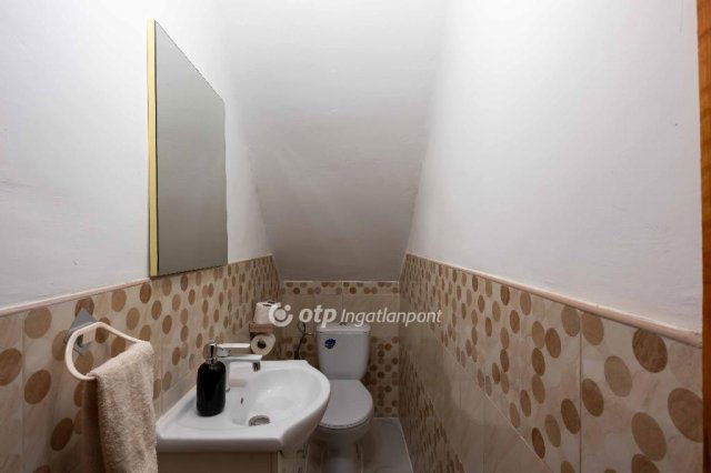 Eladó családi ház, Zalakaroson 90 M Ft, 5 szobás